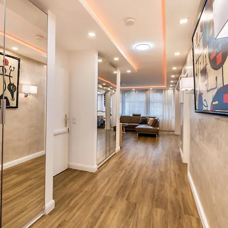 Zuhause 2 * Dusseldorf